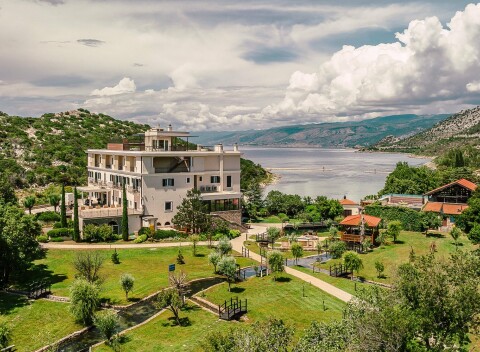 Chorvátsko: Senj v luxusnom 5* Veladrion Resorte so súkromnou plážou, vonkajším bazénom a wellness + raňajky