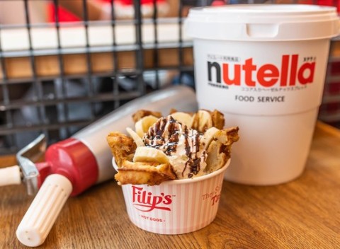 Sladučké belgické wafle s domácou šľahačkou alebo 4x smoothie vo Filips Bistro & Coffee.