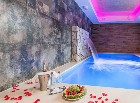 Vysoké Tatry 1,1 km od lanovky na Skalnaté pleso v Hoteli Tulipán *** s polpenziou + bazén a vstup do wellness