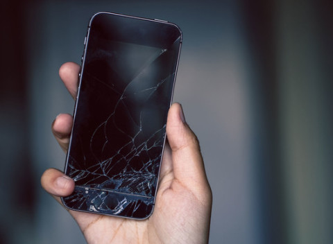 Výmena samostatného predného skla pre iPhone alebo Samsung - otestovanie telefónu pred a po oprave.