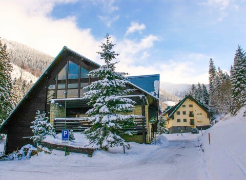 Krkonoše: Špindlerův Mlýn v Hoteli Esprit *** s polpenziou, fitness a vyžitím (biliard, šípky) + detský kútik