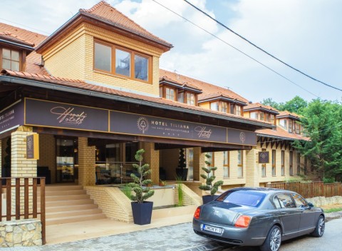 Budapešť v modernom Hoteli Tiliana **** v parku s raňajkami a športovým vyžitím.