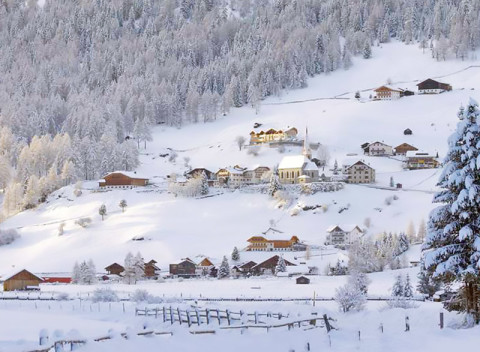Južné Tirolsko s neobmedzeným wellness, bežkárskym skipasom a polpenziou v hoteli Alpenrast***.
