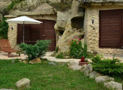 Unikátne jaskynné apartmány Sirocave neďaleko hraníc s plnou penziou aj romantikou do wellness