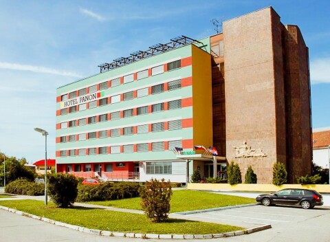 Južná Morava: Hodonín v Hoteli Panon *** s polpenziou a bohatým balíčkom zliav na kúpalisko, zoo aj do múzeí