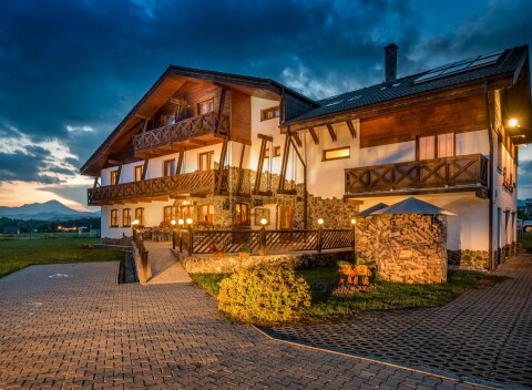 Liptov pri priehrade v Penzióne Maravar s raňajkami/polpenziou s privátnym pivným kúpeľom, masážou a zábalom