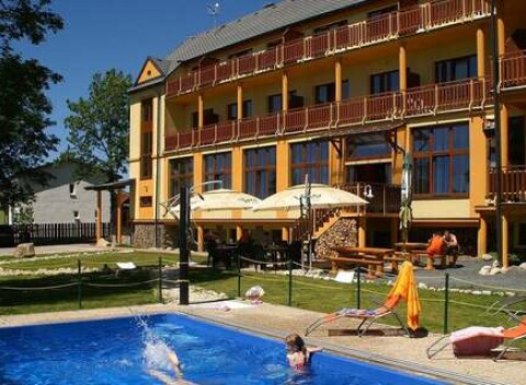Rodinný hotel Avalanche*** s privátnym wellness a polpenziou v malebnej obci Štôla priamo pod Gerlachom