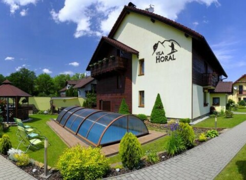 Vila Horal - Stačia ti len plavky, turistické topánky a dobrá nálada!