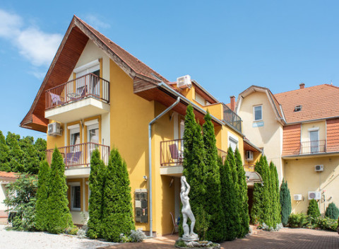 Relax len 100 metrov od maďarského Hevízu - najväčšie termálne jazero sveta vo Villa Bötös.