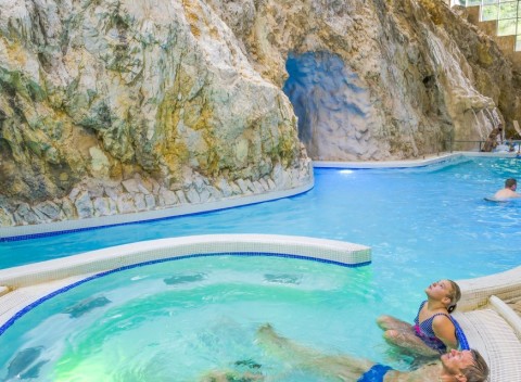 Miskolc Tapolca: Park Hotel *** s wellness a celodenným vstupom do kúpeľov.