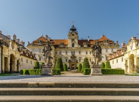Pobyt kúsok od zámku v penzióne Myslivna v Lednicko-valtickom areáli s polpenziou a vínom.