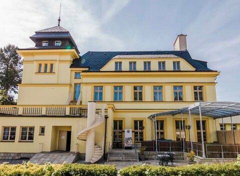 Pobyt pri Prahe: Palace Inn Hotel & Grill Restaurant **** s raňajkami alebo polpenziou + wellness a Prosecco