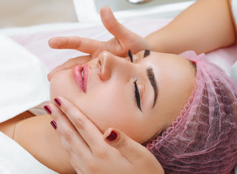Doprajte svojej pleti oddych. Relaxačné ošetrenie pleti v Centre lekárskej kozmetiky Premena.
