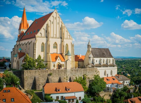 Južná Morava v Hoteli Pizzeria Jasany *** s raňajkami, prehliadkou kláštora a poukazom do reštaurácie + zľavy