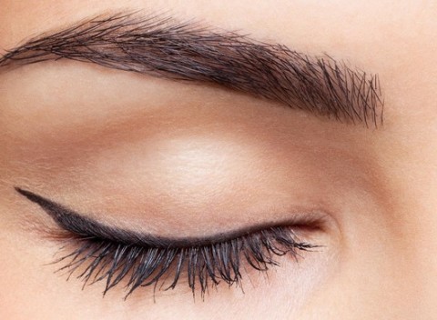 Naozaj za každých okolností... Permanentné očné linky, pery alebo púdrové obočie.