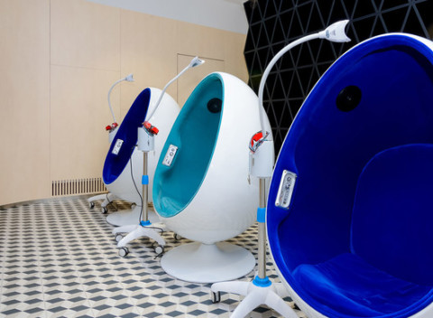 Krásne a zdravé zuby na počkanie – šetrné bielenie zubov do Dental Brothers.