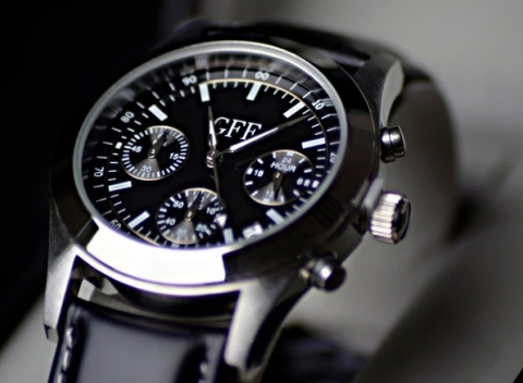 Vkusné pánske hodinky Perfektný darček pre priateľa, otca či syna 