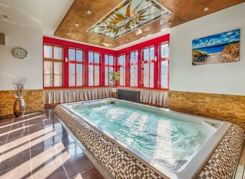 Beskydy: Hotel Zlatý Orel Ostravice **** s polpenziou, privátnym wellness s bazénom a saunou + relax v jaskyni