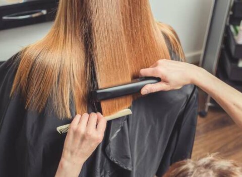 Strih s kúrou alebo farbenie vlasov v kaderníctve Ivett Ellegance na Miletičovej