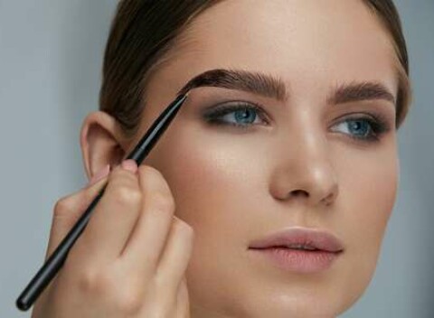 Dokonalé obočie vďaka laminácii a farbeniu v Salóne Beauty Ewei