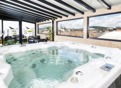 Bo33 Hotel**** v centre Budapešti so strešným wellness, raňajkami a dieťaťom do 12 rokov zdarma.