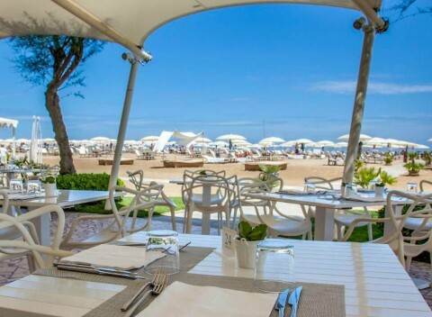 Talianske Rimini priamo pri pláži: Luxusný 5* Grand Hotel s polpenziou a vonkajším bazénom neobmedzene + drink