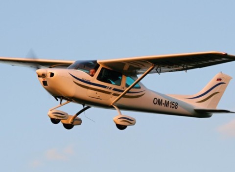 Akrobatický let plný adrenalínu alebo klasický let športovým lietadlom s možnosťou pilotovania.