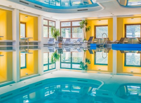 Viedenské Alpy v Sporthoteli am Semmering *** s polpenziou a bazénom i saunou.