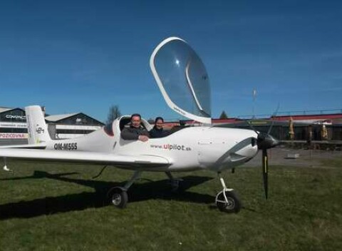 Originálny darček: Lietanie s pilotovaním na skúšku s výhľadmi na Tatry