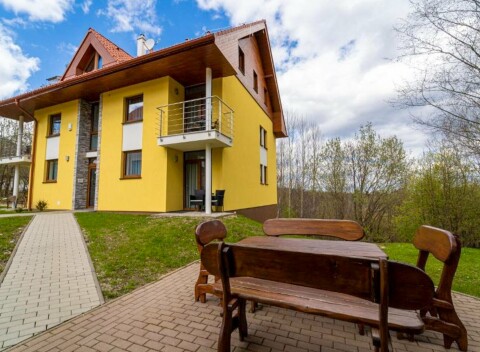 Pobyt vo Vysokých Tatrách v Rezorte Vila Credo s raňajkami a privátnym wellness (vírivka, sauny) + fľaša vína