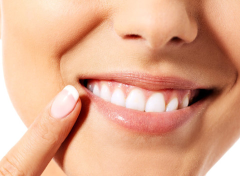 Zubné keramické alebo kovokeramické korunky v Stomalabe. Už sa nebudete báť schuti sa smiať.