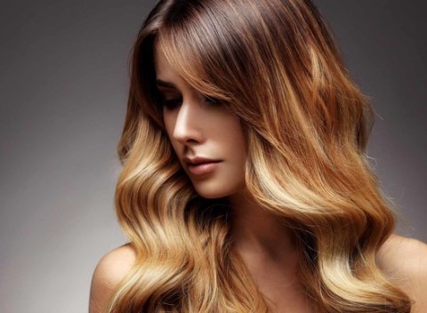 Štýlový strih, profesionálne farbenie alebo zosvetlenie vlasov od LOréal.