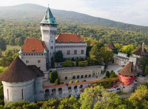 Romantický pobyt na Smolenickom zámku s polpenziou a prehliadkou zámku