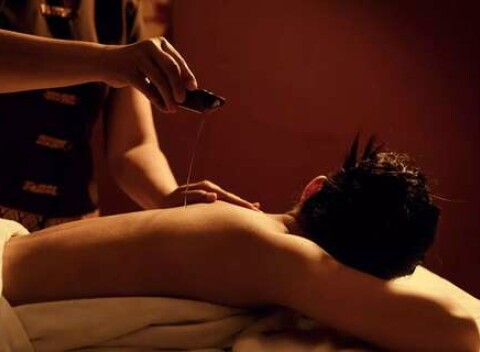 Thajská olejová masáž, zadarmo vstup do gymu a káva v unikátnom fitku v centre Bratislavy