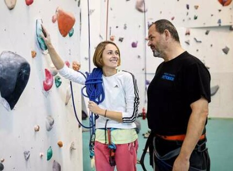 Kurz lezenia a istenia pre začiatočníkov na Lezeckej stene K2 – Bratislava