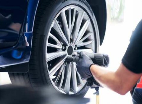 Kompletné prehodenie alebo prezutie pneumatík s vyvážením v autoservise LP Autoservis