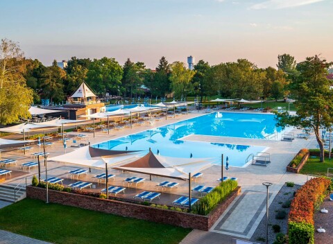 Dunajská Streda: Penzión Thermalpark *** s polpenziou a až 10 vnútornými a vonkajšími bazénmi + detský kútik