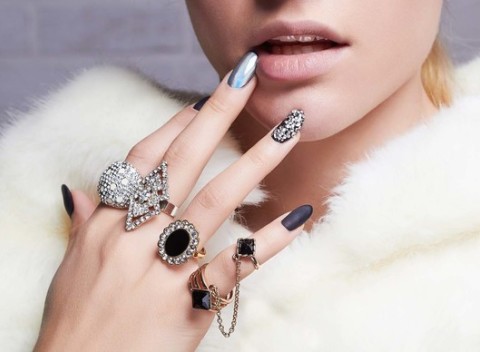 Spraviť si z času na čas chvíľku pre seba nie je hriech. Gélové nechty alebo wellness pedikúra.