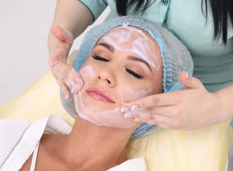 Komplexné ošetrenie pleti v príjemnom upokojujúcom prostredí - na výber zo 4 balíkov procedúr.