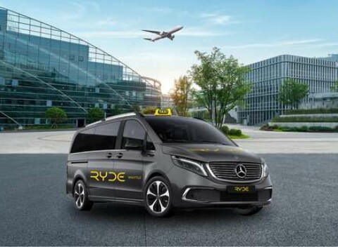 RYDE Shuttle transfer na letisko Bratislava alebo Schwechat na 8-miestnom elektrickom MERCEDES-BENZ
