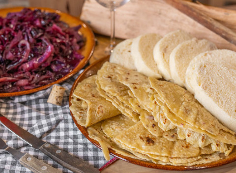 Celá kačka pre 4 osoby alebo kačacie stehno v malej rodinnej pivárničke.