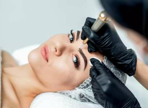 Inovatívna metóda tetovania a permanentný make-up obočia, očných liniek a pier v Khaleesi cosmetics