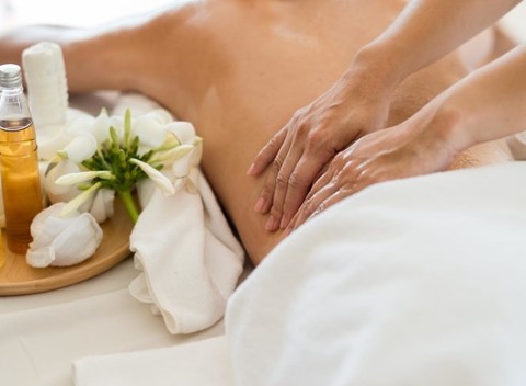 Ponorte sa do liečivých prírodných vôni! Liečivé aromaterapeutické masáže s komplexným prístupom.