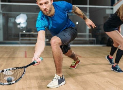 Hodina squashu alebo permanentka na 10 hod. prenájom squashového kurtu.