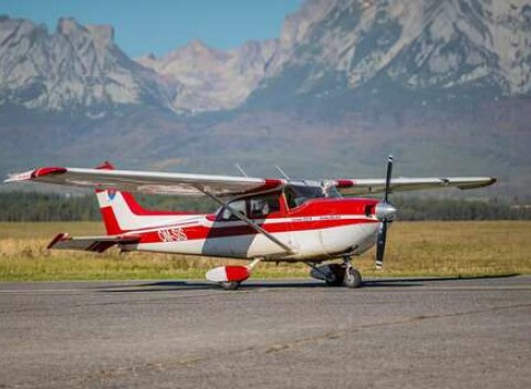 Vyhliadkový let ponad Tatry pre 2 - 3 osoby s možnosťou pilotovania