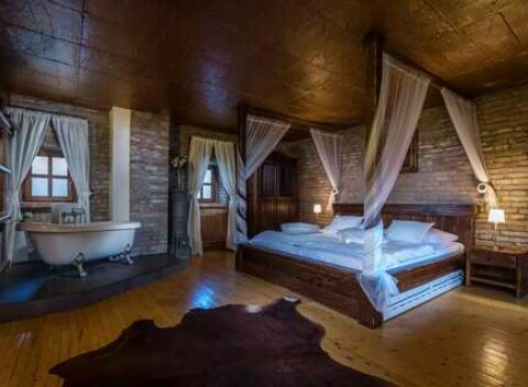 Romantika v kaštieli Chateau Krakovany s raňajkami a vstupom do vínnej pivničky s možnosťou degustácie vín vlastnej produkcie