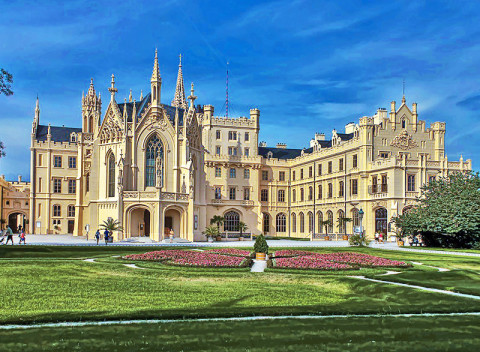 Jarné Lednice v penzióne pri zámockom areáli s raňajkami, zapožičaním bicyklov + zľava do Aqualandu.