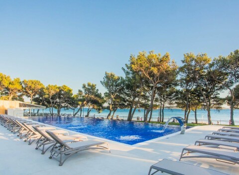 Chorvátsko 50 m od mora v Hoteli Punta **** s polpenziou či plnou penziou a bazénmi + dieťa do 12 r. zadarmo