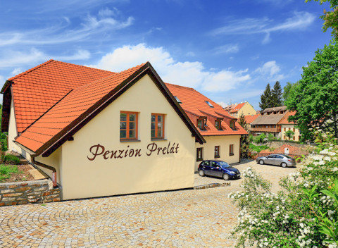 Český Krumlov v Penzióne Prelát s raňajkami a zľavou do múzea aj reštaurácie.