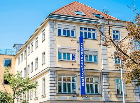 Viedeň v A&O Wien Stadthalle s raňajkami a len 2 km od centra + dve deti zdarma.